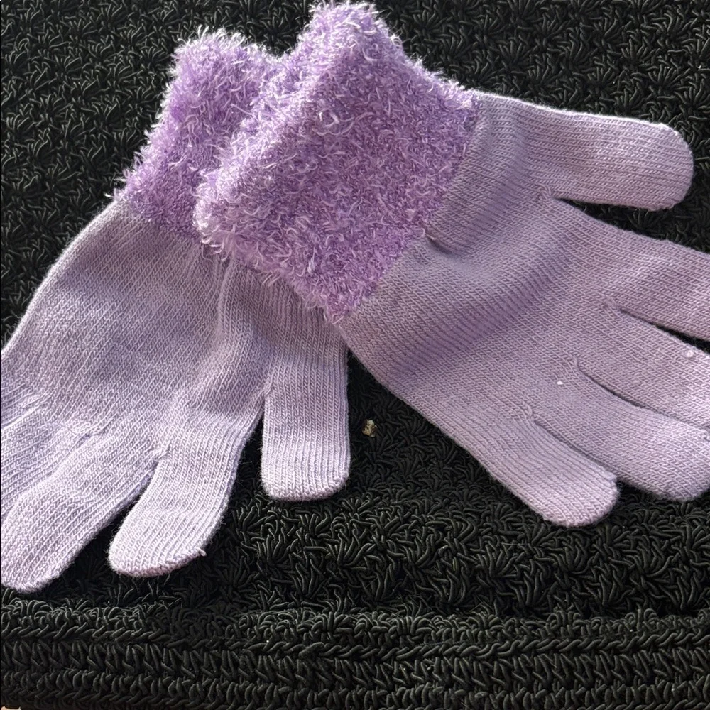 Cozy lavender Gloves NWOT